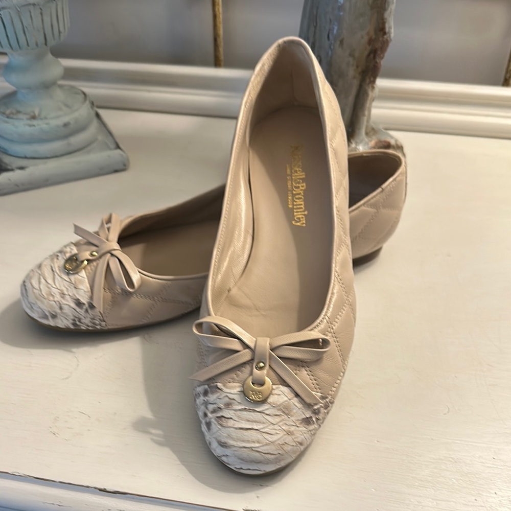Russell & Bromley Cream Quilted leather Flats 41/10 US